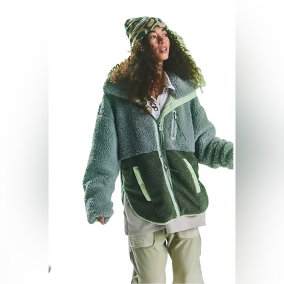 Free Planet Jackets & Blazers - Free People x FP Movement Moon Dancer Fleece in Green Medium